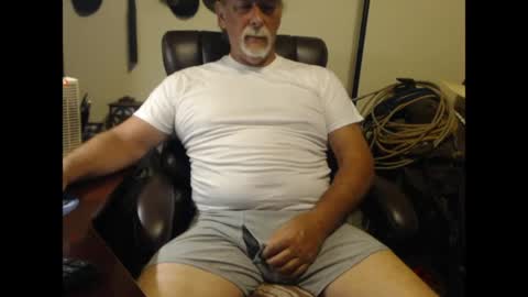 Snapshot of txlobo60 chatting on April 2026 12:06:01 AM txlobo60 online show from April 2026 12:06:01 AM