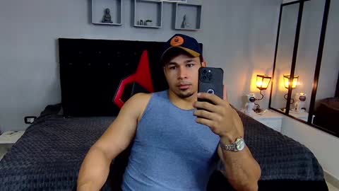 tyler_hank1 online show from December 2024 12:25:01 AM