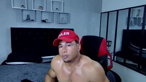 tyler_hank1 online show from February 2025 03:08:01 PM