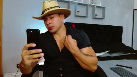 tyler_hank1 online show from December 2025 02:08:02 AM