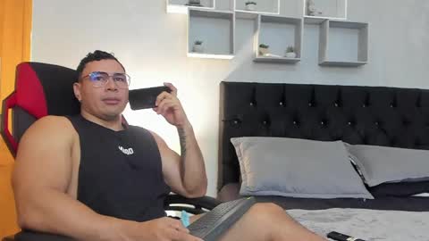 tyler_hank1 online show from April 2026 11:48:01 PM