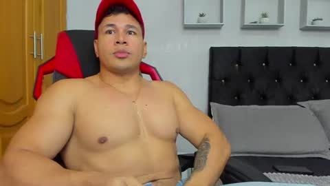 tyler_hank1 online show from June 2026 07:02:02 PM