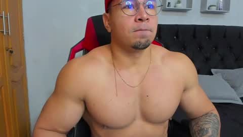 tyler_hank1 online show from June 2026 09:41:01 PM