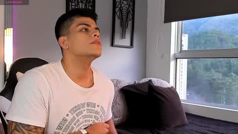 Snapshot of tyler_muscle chatting on December 2024 10:18:02 PM David online show from December 2024 10:18:02 PM