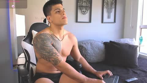 Snapshot of tyler_muscle chatting on December 2024 02:24:02 PM David online show from December 2024 02:24:02 PM