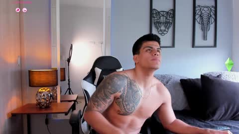 Snapshot of tyler_muscle chatting on December 2024 02:16:02 PM David online show from December 2024 02:16:02 PM