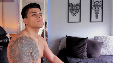 Snapshot of tyler_muscle chatting on December 2024 02:21:01 PM David online show from December 2024 02:21:01 PM