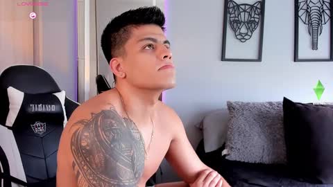 Snapshot of tyler_muscle chatting on December 2024 01:17:02 PM David online show from December 2024 01:17:02 PM