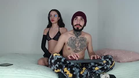 Snapshot of tyler_y_luna chatting on December 2024 03:53:02 AM Tyler y Luna online show from December 2024 03:53:02 AM