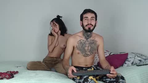 Snapshot of tyler_y_luna chatting on February 2025 12:52:02 AM Tyler y Luna online show from February 2025 12:52:02 AM