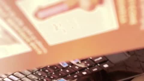 Snapshot of tylla_ chatting on March 2025 03:10:02 AM online show from March 2025 03:10:02 AM