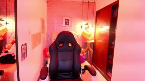 Snapshot of tylla_ chatting on March 2025 03:01:01 AM online show from March 2025 03:01:01 AM