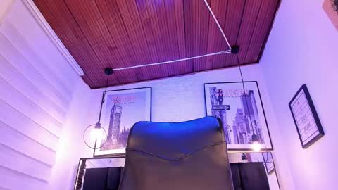 Snapshot of tylla_ chatting on October 2025 04:11:01 AM online show from October 2025 04:11:01 AM