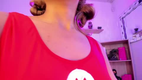tylla__ online show from May 2026 09:42:02 PM