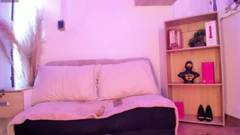 tylla__ online show from June 2026 06:52:02 AM