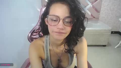 Snapshot of tyna_ch chatting on June 2026 01:14:01 AM TYNA online show from June 2026 01:14:01 AM