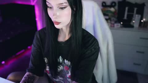 Snapshot of uindi chatting on December 2024 07:39:02 PM Izzy online show from December 2024 07:39:02 PM