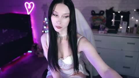 Snapshot of uindi chatting on December 2024 04:26:01 PM Izzy online show from December 2024 04:26:01 PM