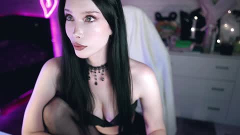 Snapshot of uindi chatting on January 2025 12:47:02 PM Izzy online show from January 2025 12:47:02 PM