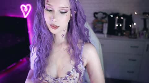 Snapshot of uindi chatting on February 2025 05:48:01 PM Izzy online show from February 2025 05:48:01 PM