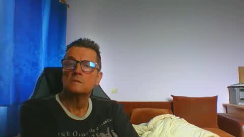 Snapshot of ulmeni4 chatting on June 2026 06:15:02 AM ulmeni4 online show from June 2026 06:15:02 AM