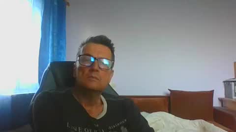 Snapshot of ulmeni4 chatting on June 2026 03:35:01 AM ulmeni4 online show from June 2026 03:35:01 AM