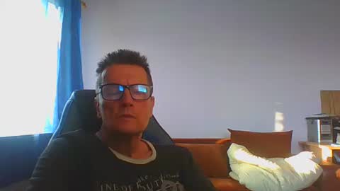 Snapshot of ulmeni4 chatting on June 2026 05:17:01 PM ulmeni4 online show from June 2026 05:17:01 PM