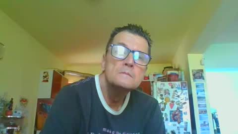 Snapshot of ulmeni4 chatting on June 2026 08:29:01 AM ulmeni4 online show from June 2026 08:29:01 AM