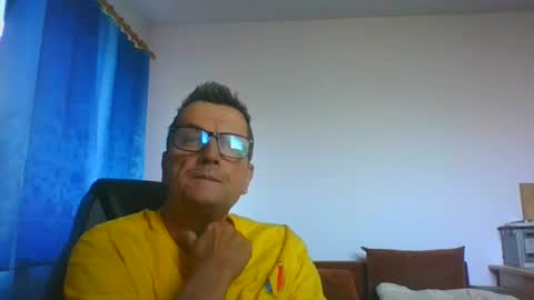Snapshot of ulmeni4 chatting on July 2026 04:15:01 AM ulmeni4 online show from July 2026 04:15:01 AM