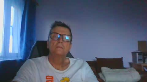 Snapshot of ulmeni4 chatting on July 2026 06:04:02 PM ulmeni4 online show from July 2026 06:04:02 PM