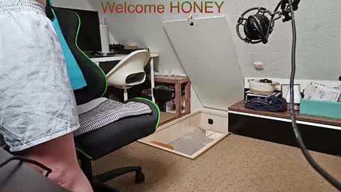 Mr.  Mrs. Smith online show from February 2026 02:04:02 PM