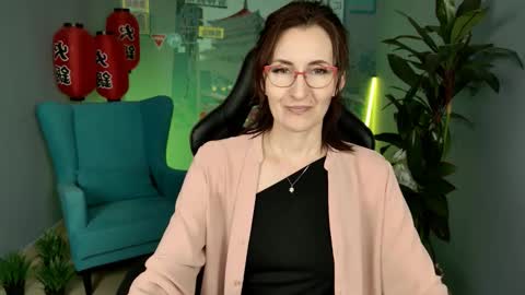 UnaTera online show from October 2025 09:39:02 AM