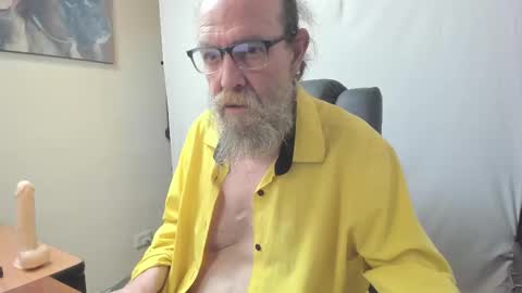 Snapshot of uncle_hottiecb chatting on February 2026 05:35:01 PM Uncle Hottie online show from February 2026 05:35:01 PM