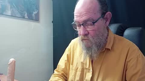 Snapshot of uncle_hottiecb chatting on April 2026 05:07:01 PM Uncle Hottie online show from April 2026 05:07:01 PM