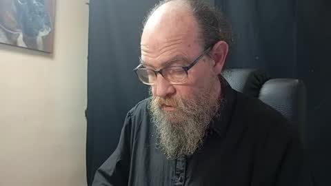 Snapshot of uncle_hottiecb chatting on April 2026 05:28:01 PM Uncle Hottie online show from April 2026 05:28:01 PM