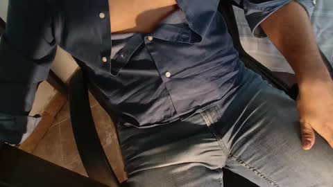 Snapshot of under_thedesk chatting on September 2025 07:45:01 AM Giov online show from September 2025 07:45:01 AM