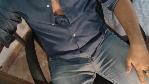 Snapshot of under_thedesk chatting on October 2025 10:02:02 AM Giov online show from October 2025 10:02:02 AM