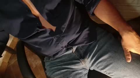 Snapshot of under_thedesk chatting on October 2025 05:32:01 PM Giov online show from October 2025 05:32:01 PM