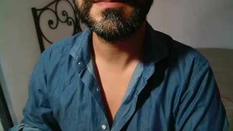 Snapshot of under_thedesk chatting on October 2025 04:17:02 PM Giov online show from October 2025 04:17:02 PM