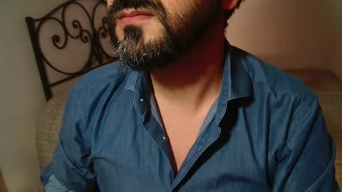 Snapshot of under_thedesk chatting on October 2025 05:06:02 PM Giov online show from October 2025 05:06:02 PM