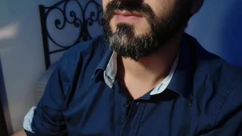 Snapshot of under_thedesk chatting on November 2025 07:05:01 PM Giov online show from November 2025 07:05:01 PM