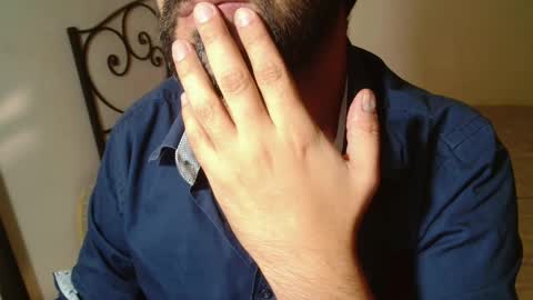 Snapshot of under_thedesk chatting on November 2025 05:12:02 PM Giov online show from November 2025 05:12:02 PM