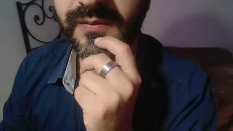 Snapshot of under_thedesk chatting on November 2025 08:47:02 PM Giov online show from November 2025 08:47:02 PM