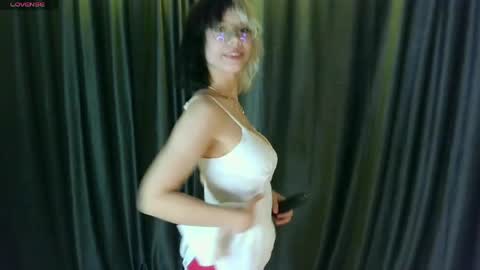 Snapshot of unforgettablehelen chatting on May 2026 04:35:01 PM unforgettablehelen online show from May 2026 04:35:01 PM