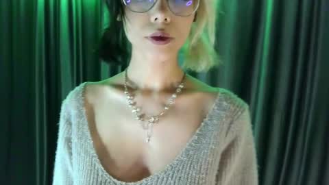 Snapshot of unforgettablehelen chatting on May 2026 04:34:02 PM unforgettablehelen online show from May 2026 04:34:02 PM