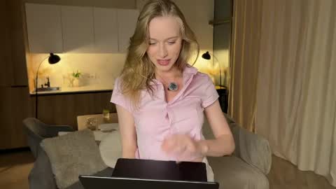 UnnaBella online show from May 2026 07:32:01 PM