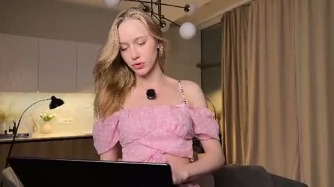 Snapshot of unnabella chatting on June 2026 07:27:02 PM UnnaBella online show from June 2026 07:27:02 PM