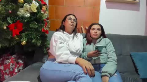 Kary and jhoa online show from December 2024 09:44:01 PM