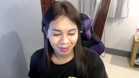 Snapshot of ur_cutiesthotasianxx chatting on December 2024 12:08:01 AM Vee online show from December 2024 12:08:01 AM