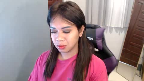 Snapshot of ur_cutiesthotasianxx chatting on December 2024 11:34:02 PM Vee online show from December 2024 11:34:02 PM